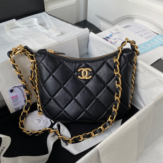 シャネル シャイニーラムスキン CHANEL ホーボーバッグ AS4443 B14393 94305