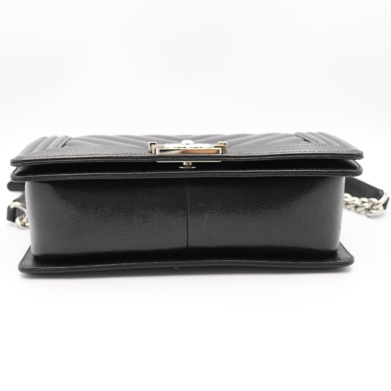 シャネル ボーイシャネル　Vステッチ　25cm ブラック×シルバー金具 キャビアスキン チェーンショルダーバッグ A67086
