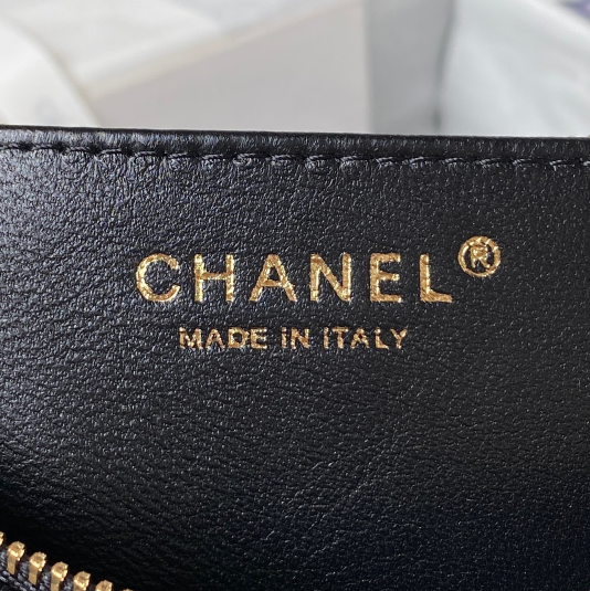シャネル シャイニーラムスキン CHANEL ホーボーバッグ AS4443 B14393 94305