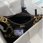 シャネル シャイニーラムスキン CHANEL ホーボーバッグ AS4443 B14393 94305