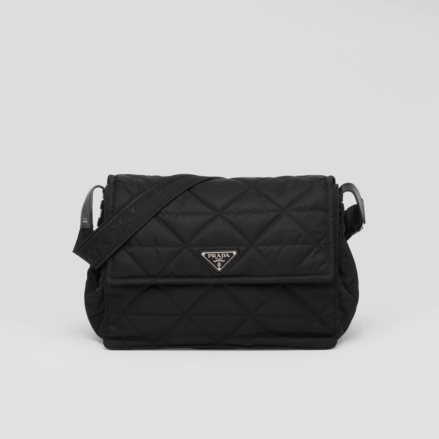 プラダ PRADA トップステッチ Re-Nylon ショルダーバッグ ブラック 2VD057_2DGW_F0002_V_OOO