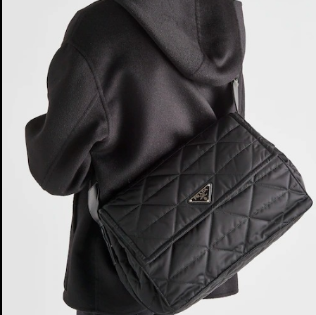 プラダ PRADA トップステッチ Re-Nylon ショルダーバッグ ブラック 2VD057_2DGW_F0002_V_OOO