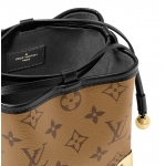 LOUIS VUITTON ノエ パース・LV チャーム ショルダーバッグ ミニバッグ  M82885