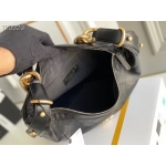 シャネル ホーボー バッグ カーフスキン ショルダーバッグ ブラック AS2910 B07123 94305