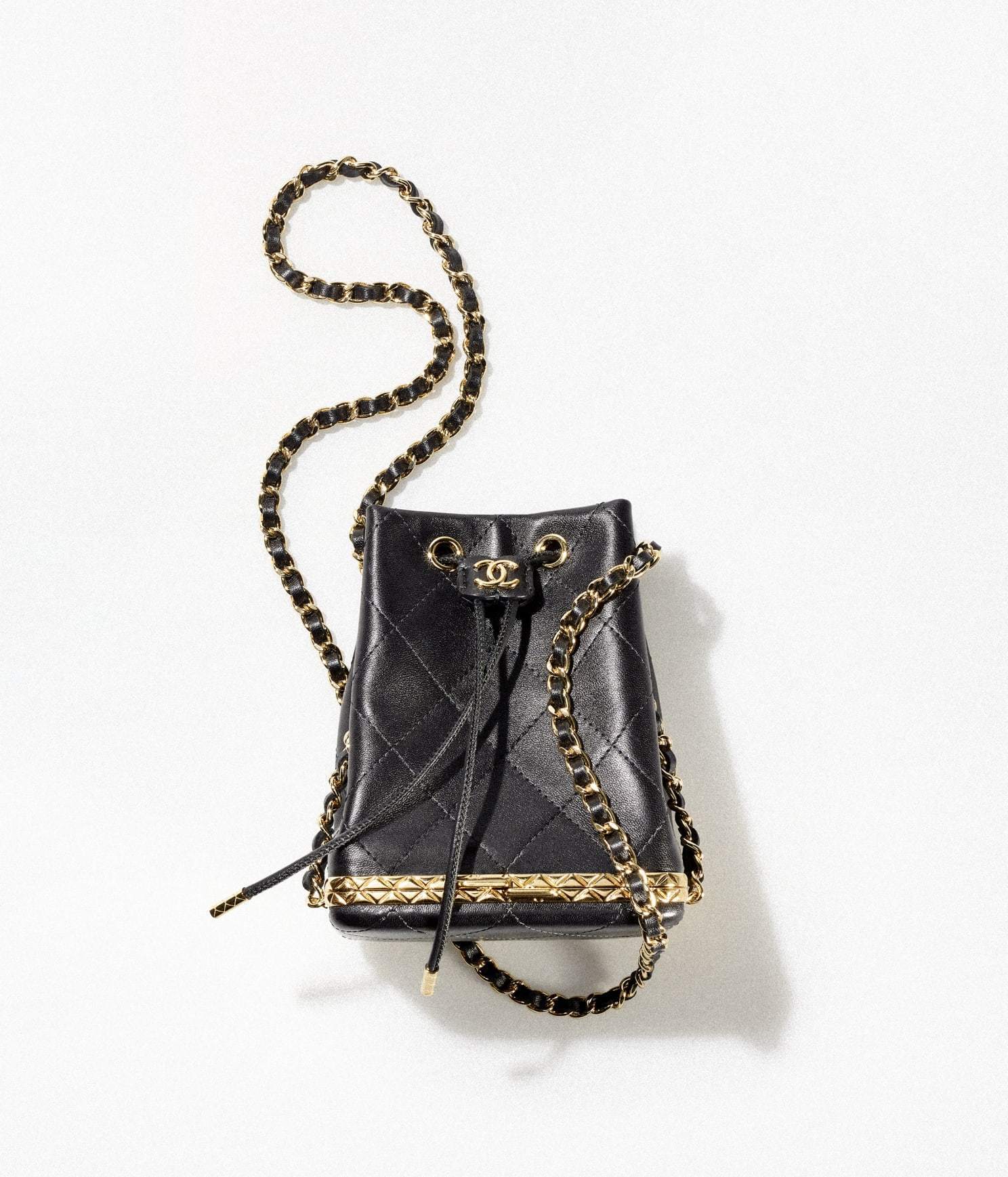シャネル激安 CHANEL チェーン付スモールバケット CCマーク ポーチ カード AP2750 B07981 94305