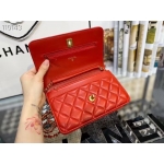 シャネルショルダーバッグ ラムスキン チェーンウォレット ブラック 赤 AP1450 B02991 52630