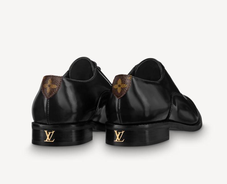 Louis Vuitton カーフレザー LVイニシャル ローファー 1A94XL 