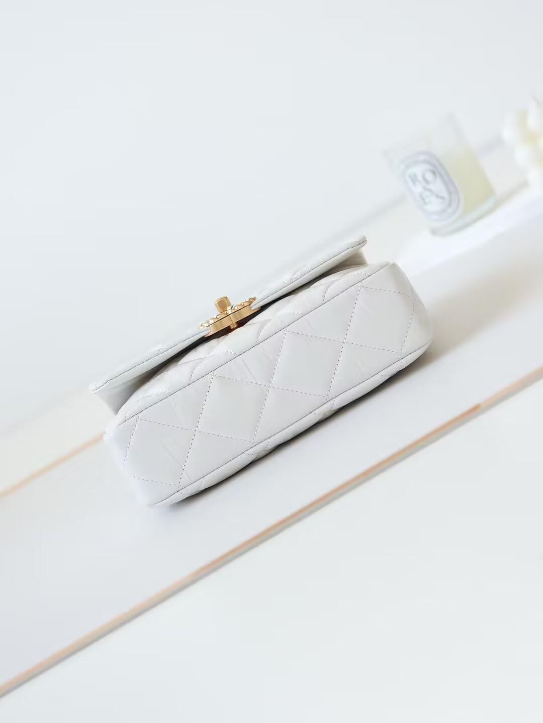 シャネル CHANEL スモール ショルダーバッグ レディース ホワイト AS4423