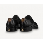 Louis Vuitton カーフレザー LVイニシャル ローファー 1A94XL 