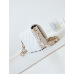 シャネル CHANEL スモール ショルダーバッグ レディース ホワイト AS4423