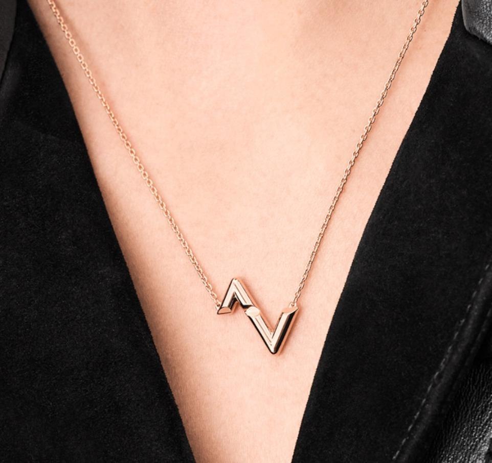 Louis Vuitton ペンダント　LV　ヴォルト Q93809