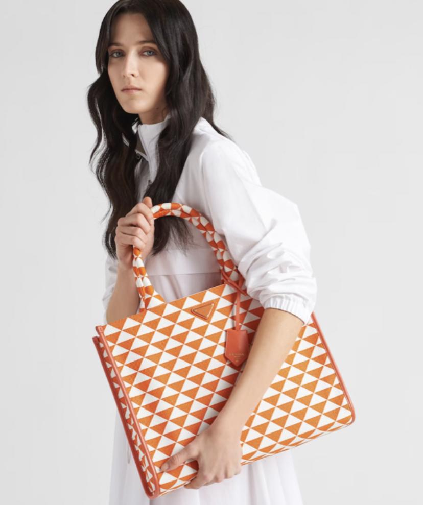 プラダ PRADA シンボル エンブロイダリー ラージハンドバッグ 1BA356_2FKL_F0P62_V_OOM