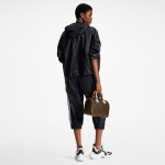 Louis Vuitton シャイニー モノグラム ショート パーカ  1AFHNF