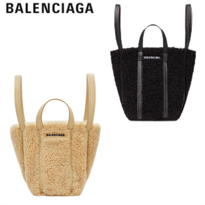 BALENCIAGA エブリデイ 2.0 XS フェイクファー トートバッグ 672793210LN1090 727932AARE9210