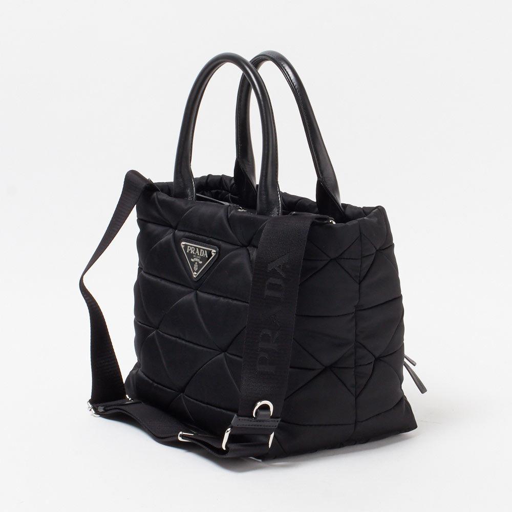 プラダ スモール パデッド Re-Nylon トートバッグ ブラック 1BG436_RDJN_F0002_V_OOO