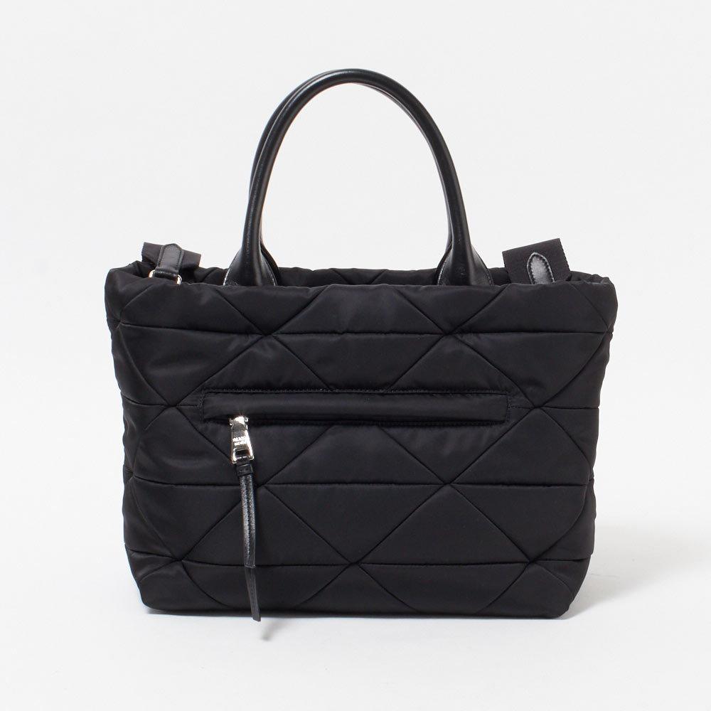 プラダ スモール パデッド Re-Nylon トートバッグ ブラック 1BG436_RDJN_F0002_V_OOO