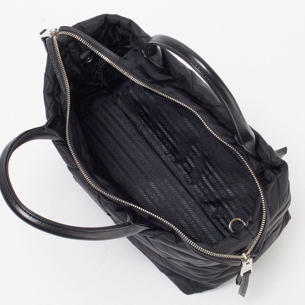 プラダ スモール パデッド Re-Nylon トートバッグ ブラック 1BG436_RDJN_F0002_V_OOO
