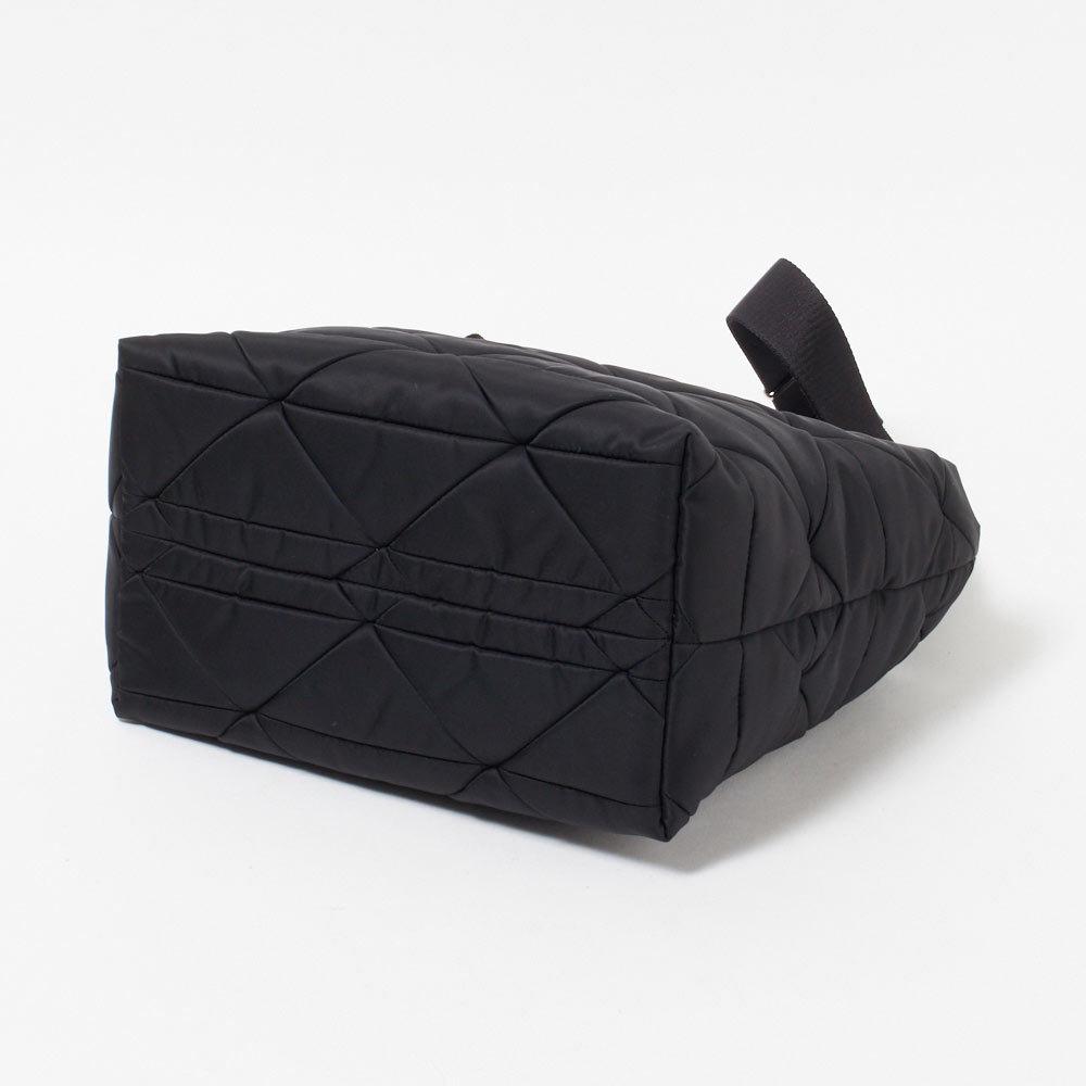 プラダ スモール パデッド Re-Nylon トートバッグ ブラック 1BG436_RDJN_F0002_V_OOO