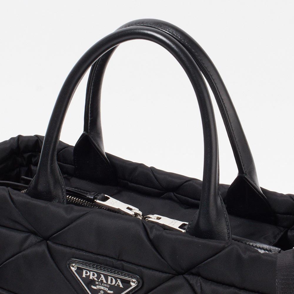 プラダ スモール パデッド Re-Nylon トートバッグ ブラック 1BG436_RDJN_F0002_V_OOO