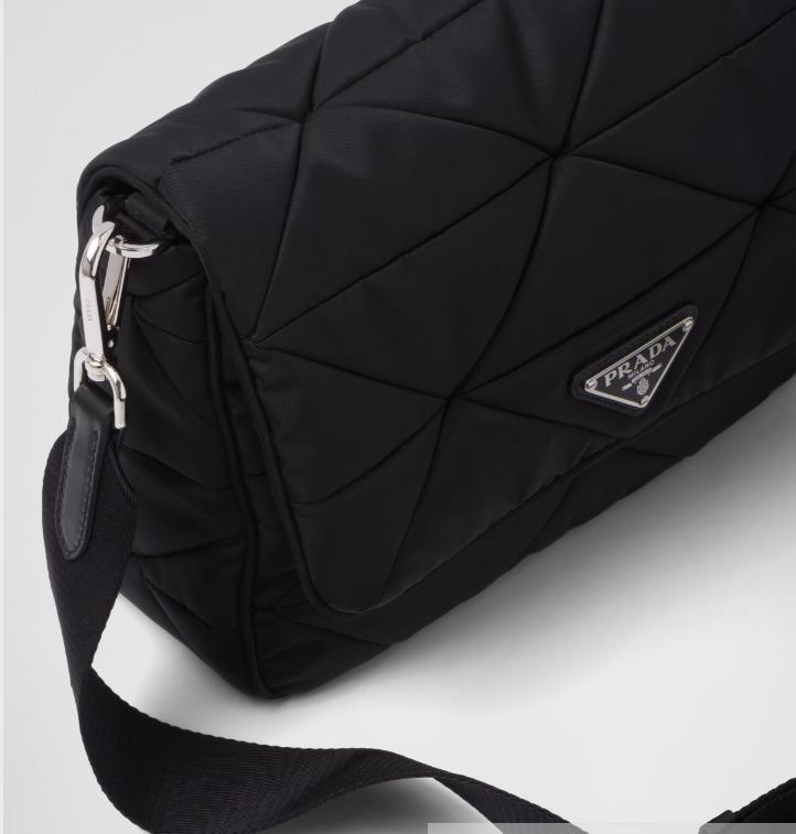 プラダ パデッド キルティングRe-Nylon ショルダーバッグ ブラック 1BD290_RDJN_F0002_V_B9O