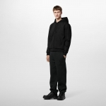 LOUIS VUITTON フード付 ジャケット パーカー シンプル 黒 ロゴ 1AFAYL