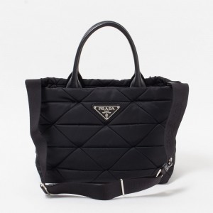プラダ スモール パデッド Re-Nylon トートバッグ ブラック 1BG436_RDJN_F0002_V_OOO