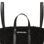 BALENCIAGA エブリデイ 2.0 XS フェイクファー トートバッグ 672793210LN1090 727932AARE9210