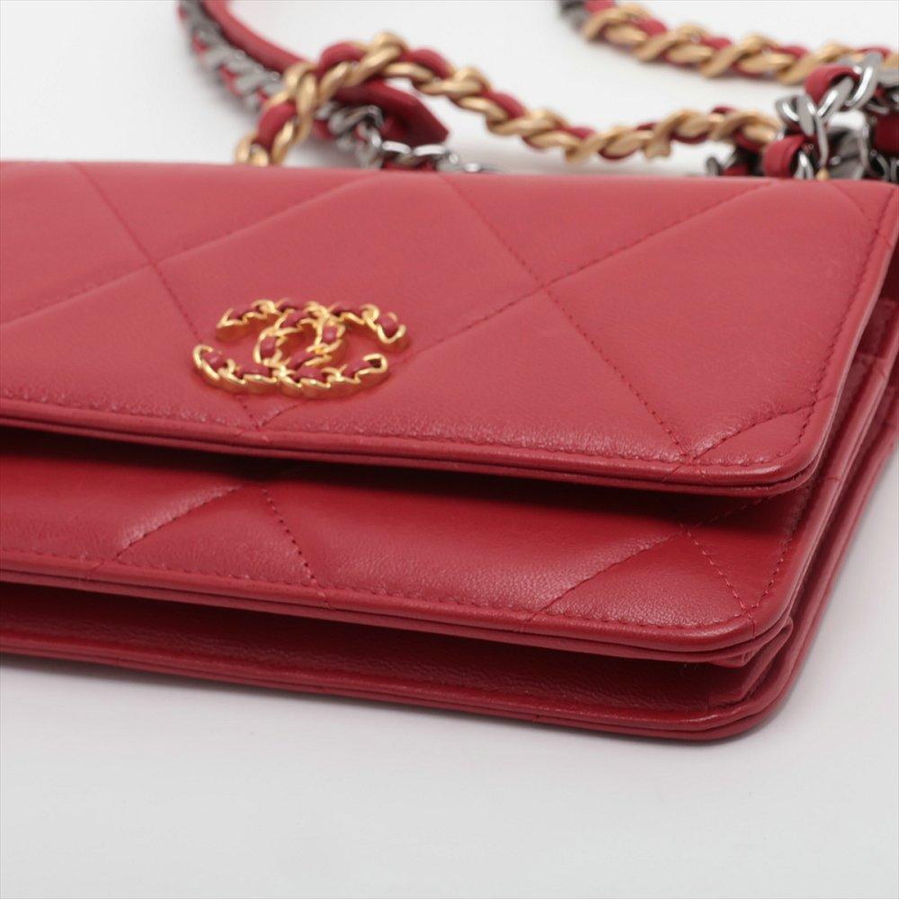 シャネル 19 ラムスキン チェーンウォレット レッド ゴールド×シルバー金具 AP0957