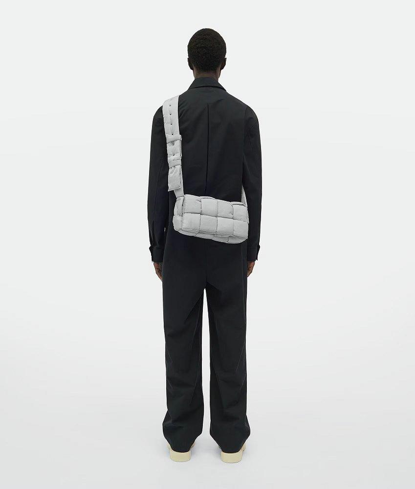 ボッテガ・ヴェネタ ショルダーバッグ パデッド テック カセット 628951VBO81
