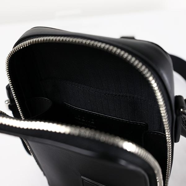 ロエベ Vertical Crossbody Pocket ショルダーバッグ クロスボディバッグ アナグラム メンズ C565S59X01