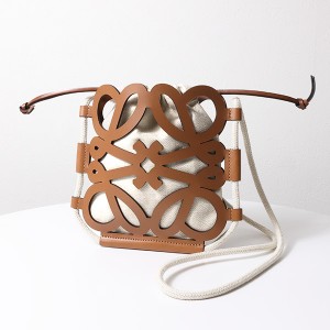 ロエベ ANAGRAM CUTOUT CROSSBODY BAG クロスボディバック ショルダーバッグ ポシェット B922Q09X01 3892