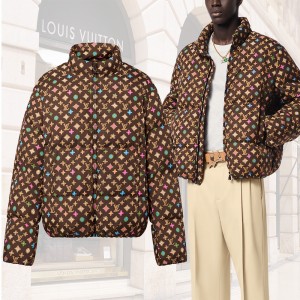 Louis Vuitton モノグラム ダウンジャケット ブラウン 1AFRC2