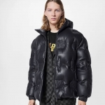 LOUIS VUITTON フード モノグラムレザー ダウンジャケット 1AATKJ