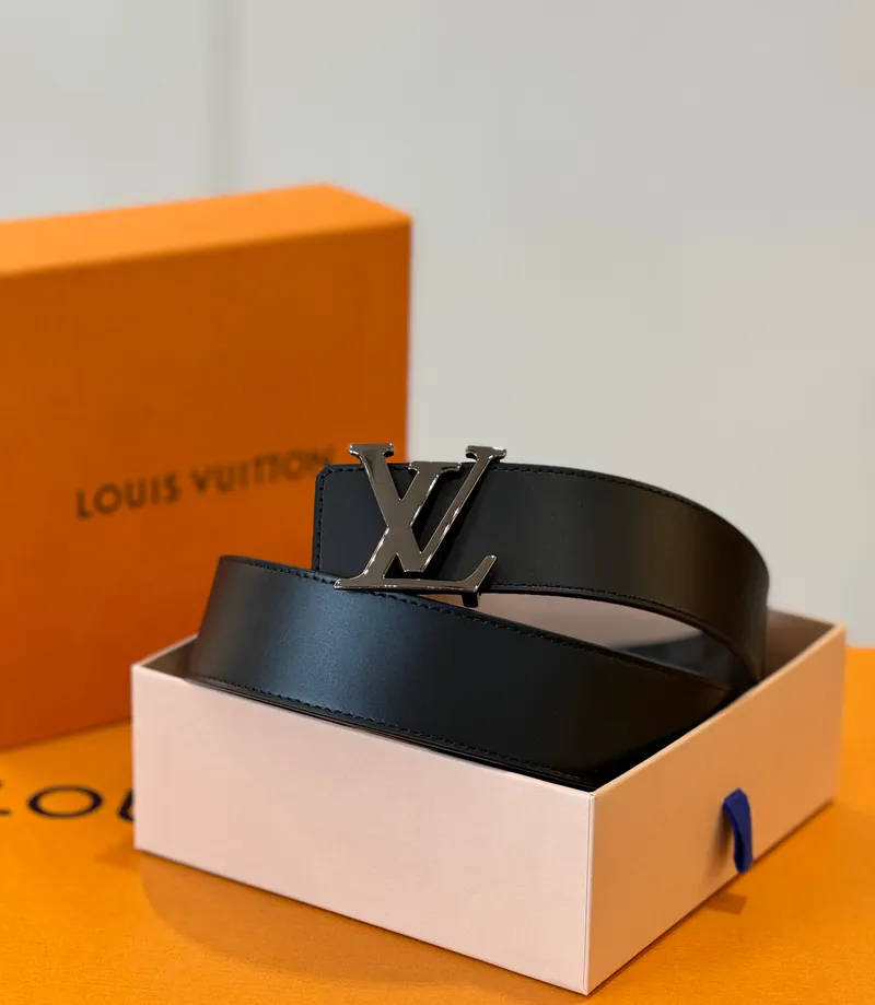 ルイヴィトン グラフィット サンチュール LVイニシャル 40MM リバーシブル M0213S