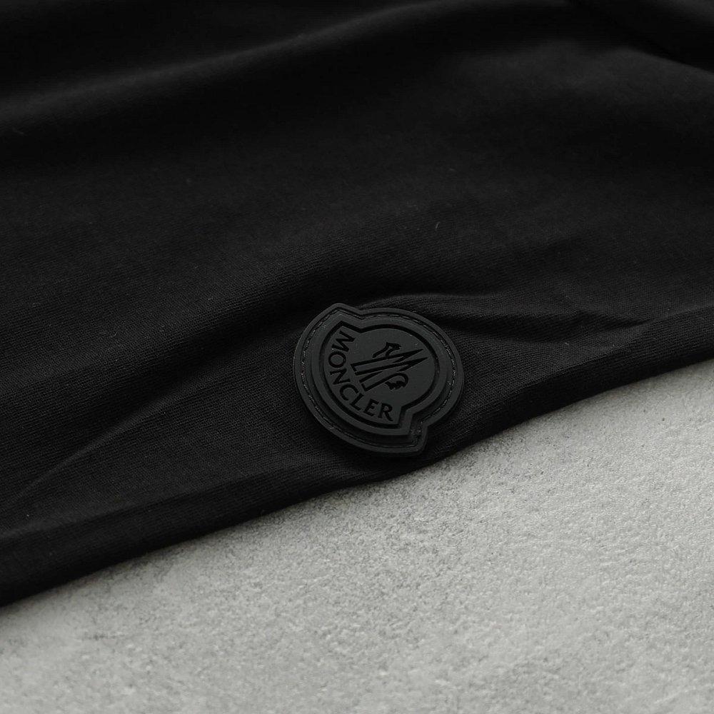 モンクレール マットブラック Tシャツ メンズ 長袖 ロンT カットソー ロゴT コットン クルーネック 8D00005 89A17
