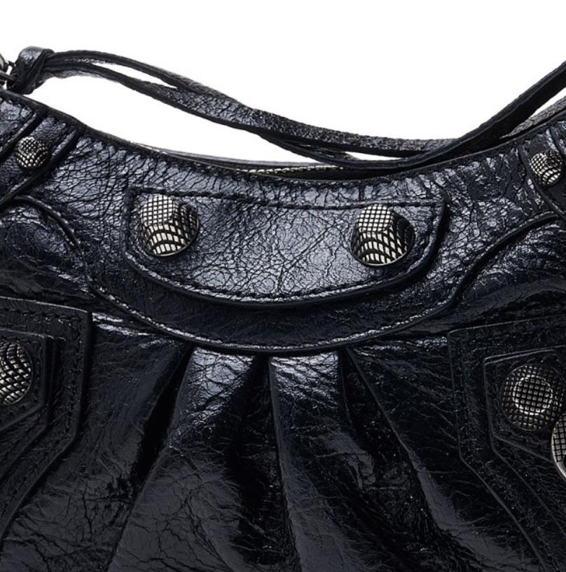 BALENCIAGA le Cagole ミニバッグ チェーン付き ショルダーバッグ レディース 6958141VG9Y1000 6958141VG9Y9104