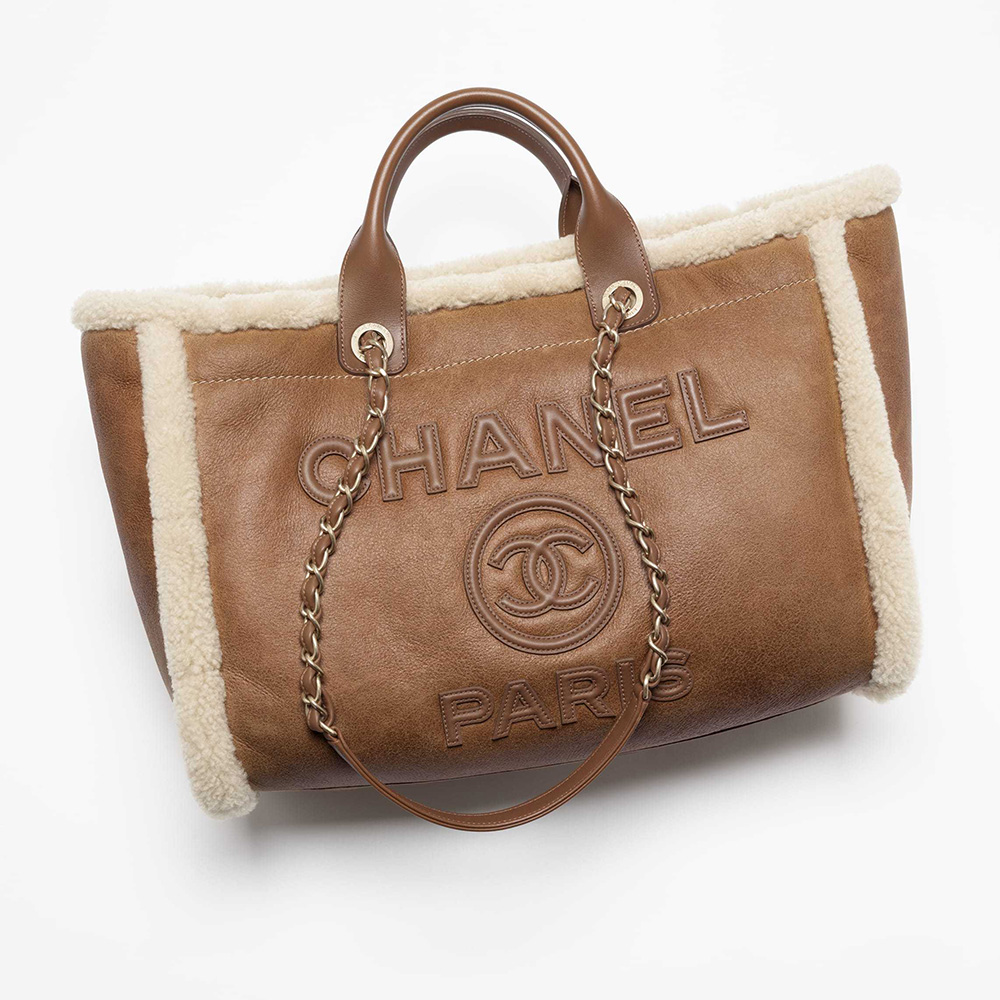 CHANEL  ラージトートバッグドーヴィル A66941 B18301 NZZF9