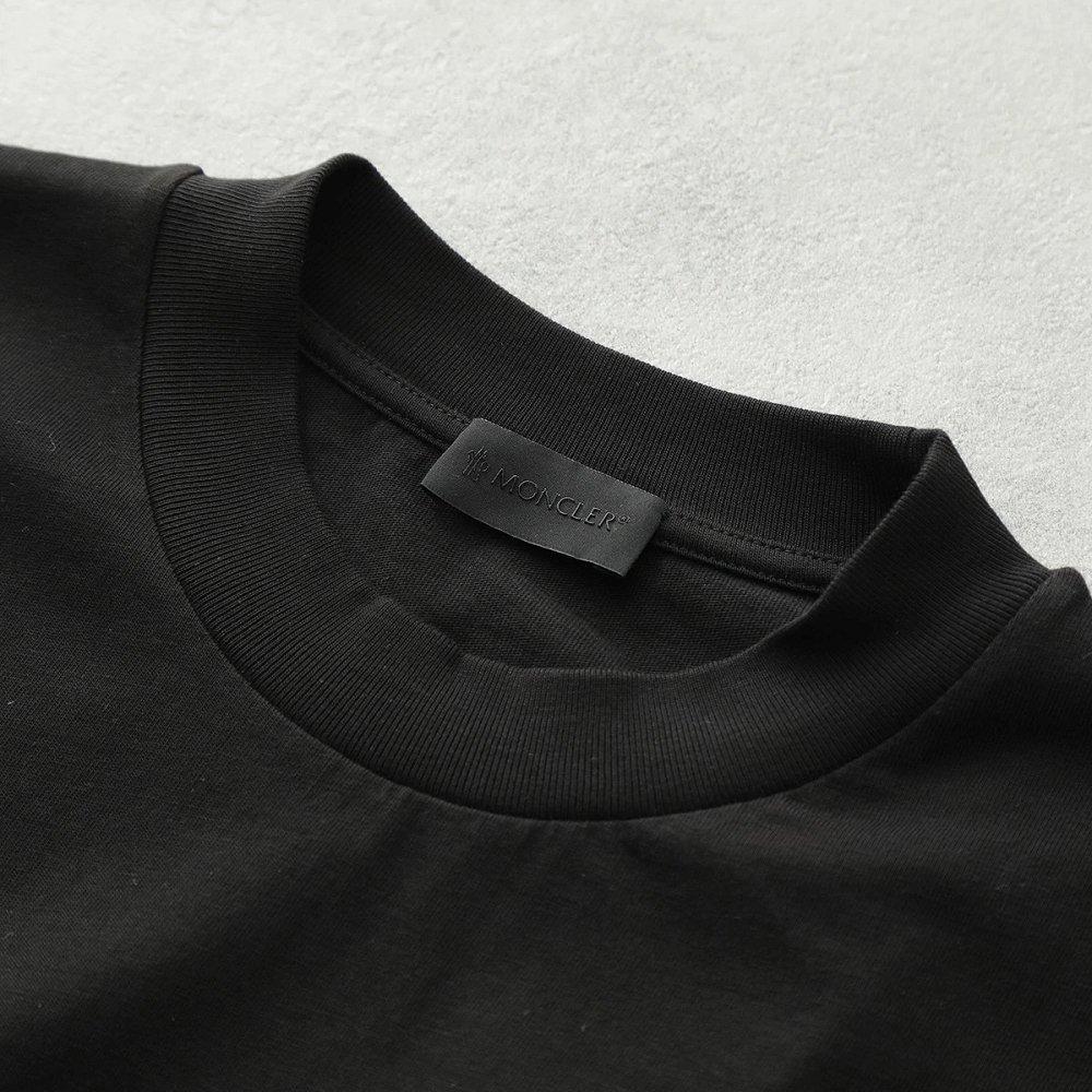 モンクレール マットブラック 長袖Tシャツ メンズ ロンT コットン ロゴ 立体ロゴ クルーネック 8D00004 8390T 999