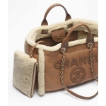 CHANEL  ラージトートバッグドーヴィル A66941 B18301 NZZF9