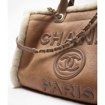 CHANEL  ラージトートバッグドーヴィル A66941 B18301 NZZF9