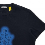 モンクレール コラボ Tシャツ メンズ スプレー ロゴ クルーネック コットン 8C00005 829JS