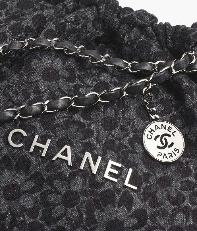 CHANEL 22 スモール シックなデニム カメリア柄 ハンドバッグ AS3260 B18133 94305