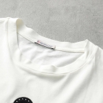 モンクレールTシャツ メンズ コットン フロックプリント スタッドパッチ クルーネック ロゴ 8C00007 8390T