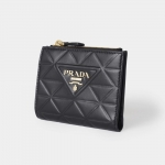 PRADA ソフトカーフ トライアングル Wallet 1ML050_2CLU
