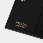 PRADA ソフトカーフ トライアングル Wallet 1ML050_2CLU