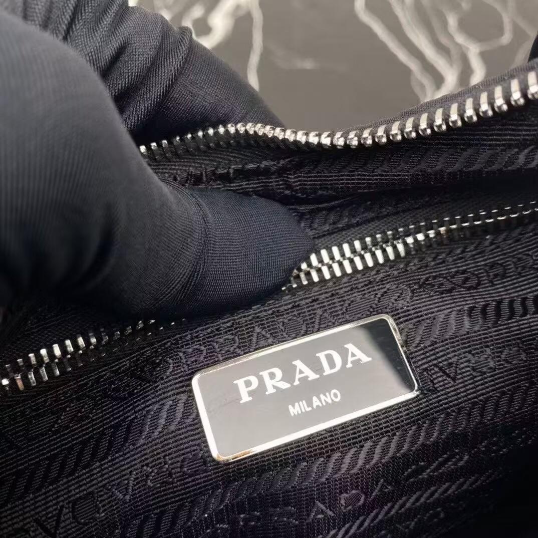 PRADA パデッドRe-Nylonショルダーバッグ ブラック1BC151_RDJN_F0002_V_B9O