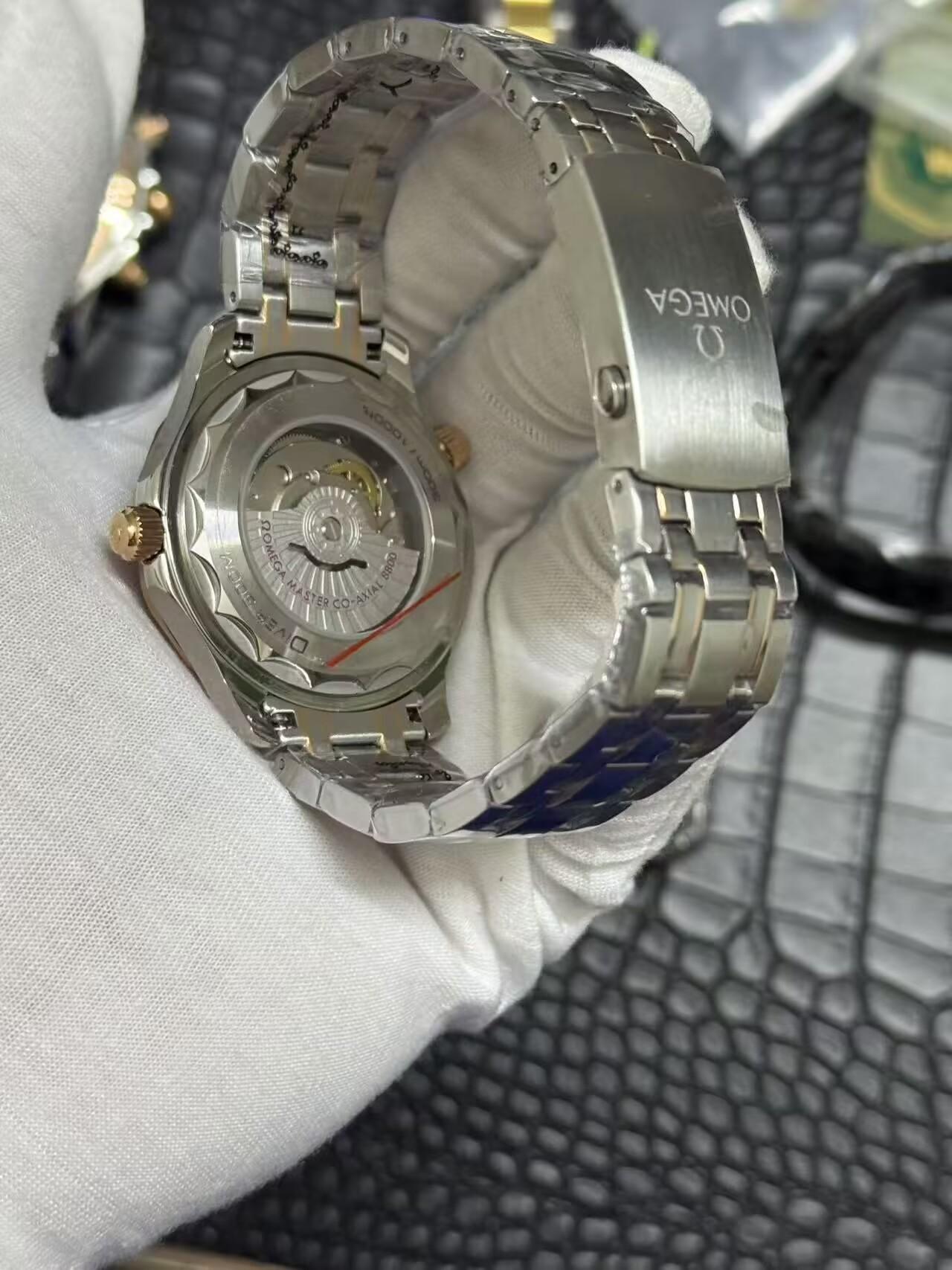 オメガ シーマスター ダイバー 300M コーアクシャル マスター クロノメーター 42MM 210.22.42.20.01.002