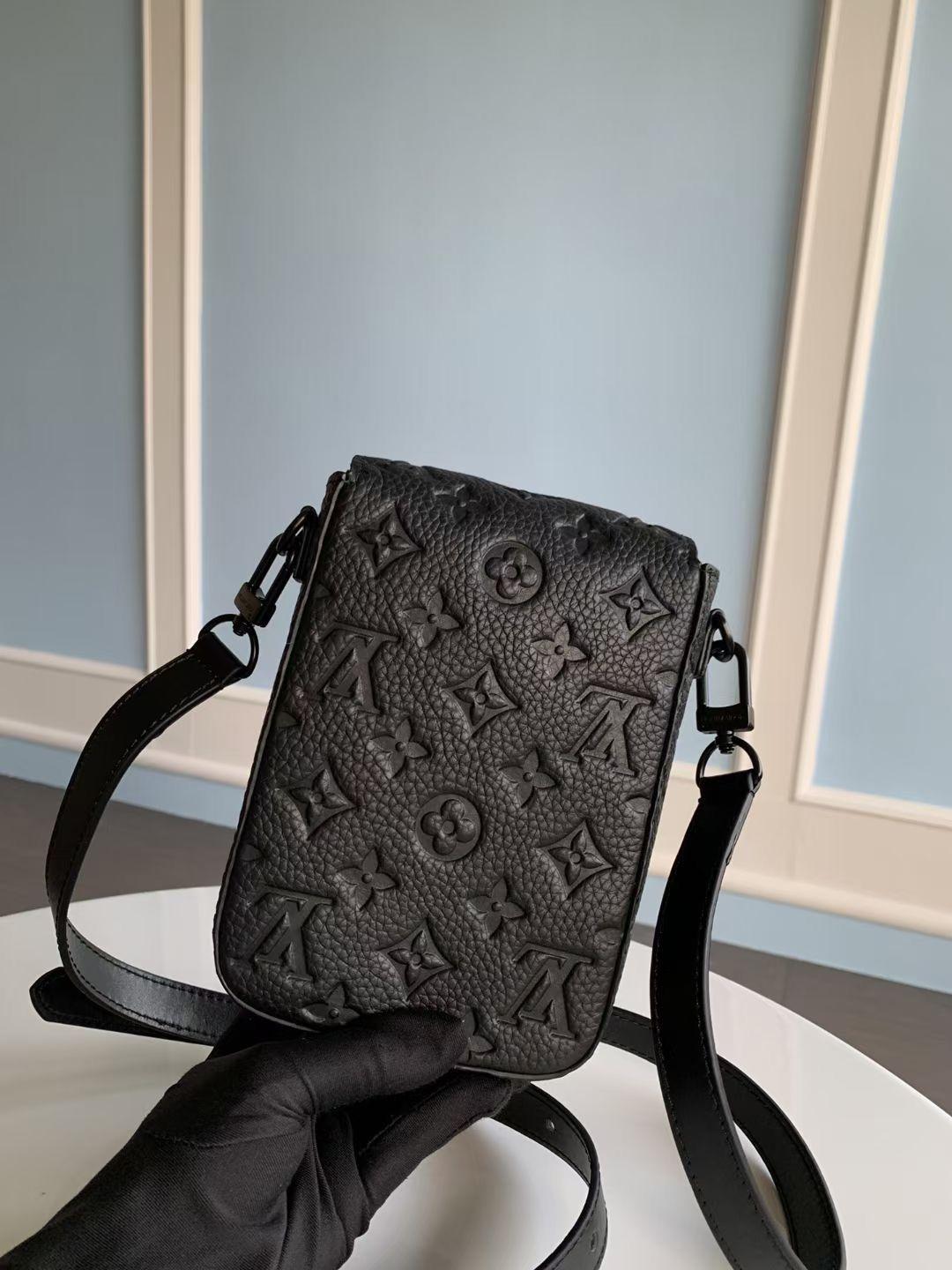 Louis Vuitton Sロック・ウェアラブル ウォレット M81524