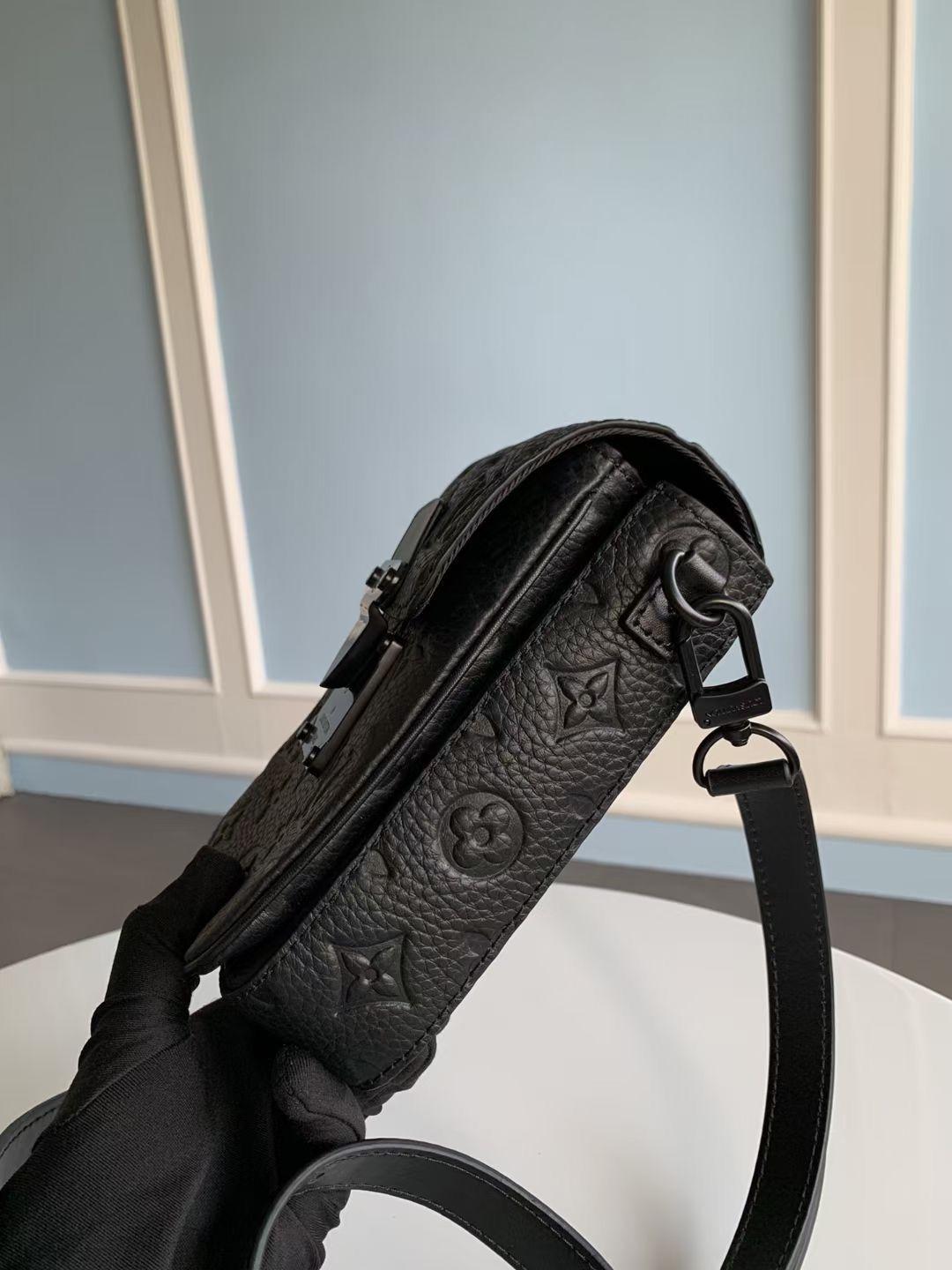 Louis Vuitton Sロック・ウェアラブル ウォレット M81524