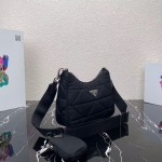 PRADA パデッドRe-Nylonショルダーバッグ ブラック1BC151_RDJN_F0002_V_B9O